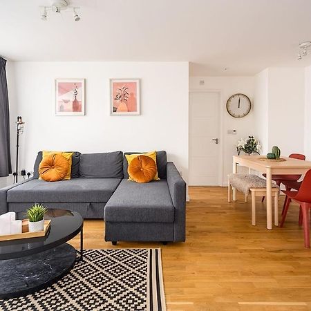 Contemporary City Centre Apartment With Parking Μπαθ Εξωτερικό φωτογραφία