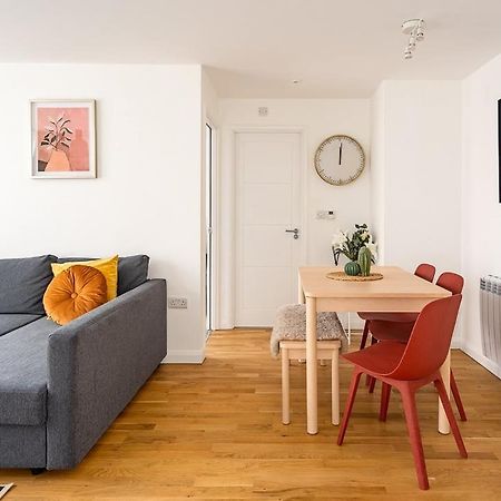 Contemporary City Centre Apartment With Parking Μπαθ Εξωτερικό φωτογραφία