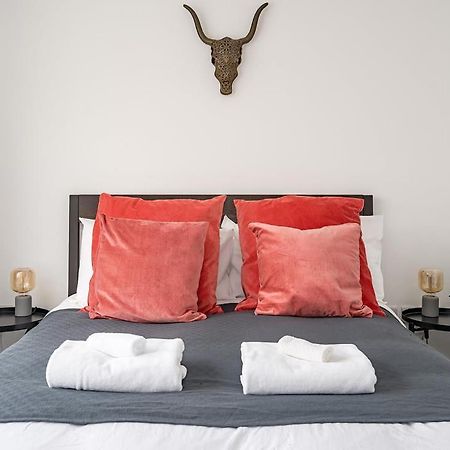 Contemporary City Centre Apartment With Parking Μπαθ Εξωτερικό φωτογραφία