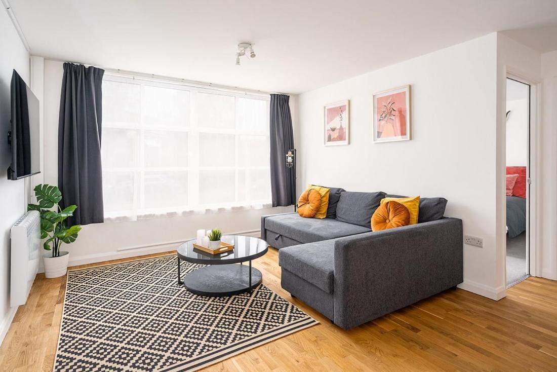 Contemporary City Centre Apartment With Parking Μπαθ Εξωτερικό φωτογραφία