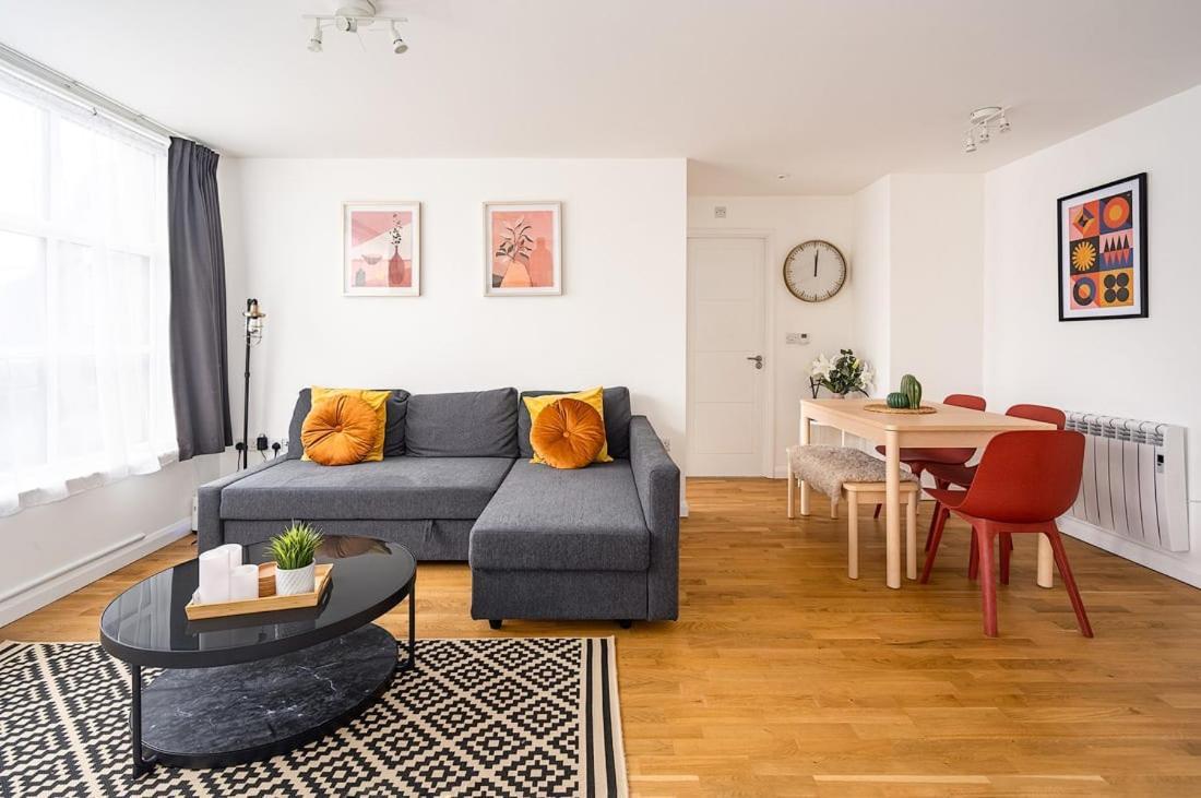 Contemporary City Centre Apartment With Parking Μπαθ Εξωτερικό φωτογραφία
