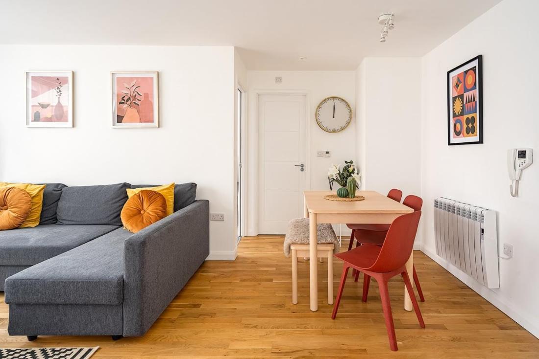 Contemporary City Centre Apartment With Parking Μπαθ Εξωτερικό φωτογραφία